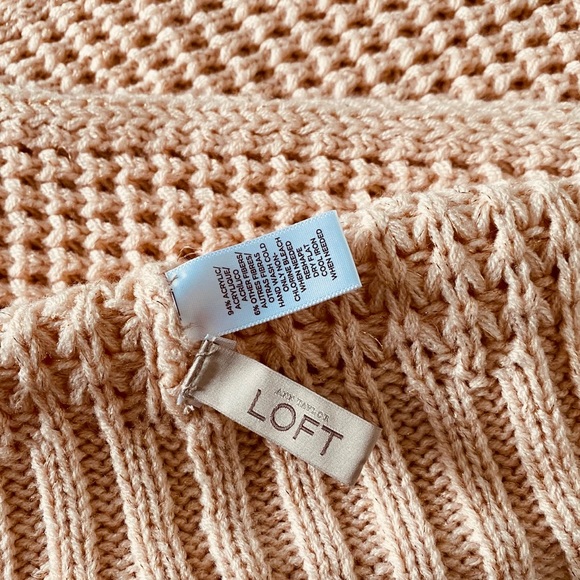 Ann Taylor LOFT hat/scarf set - Picture 4 of 6